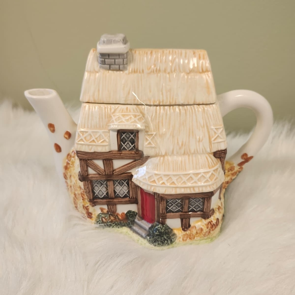 Charming Cottage Teapot